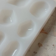 強い風。と、インディゴカラーの波石つくりました。