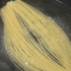 僕くん「たかしくんちはパスタ折って茹でるんだってｗｗｗ」母「うちもよ」