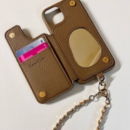 新調したカードポケット＆鏡付のスマホケースが非常に便利