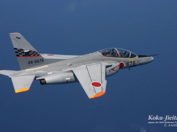 空自T-4練習機の墜落事故、持ち込んだ救命キットが操縦を妨げたか？！