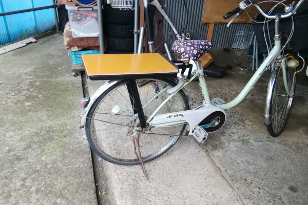猫のラーメン屋さん、今は焼き芋屋さん、山田三毛猫 - 猫のバイクいじり