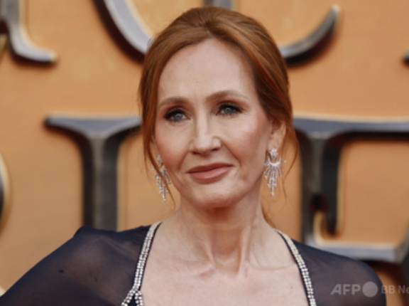 【速報】ハリポタ作者、エマ・ワトソンを批判『14歳で億万長者になった小娘にはわからんだろう貧乏の辛さが』