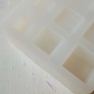 はじまる…と、ピンクのキューブ水中花つくりました。