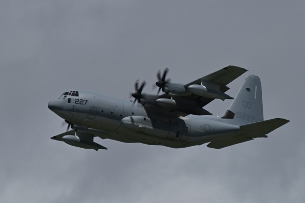 旧厚木第3航空隊 木製盾 厚木航空基地の近くにある公園、海自の哨戒機と米海軍の戦闘機が