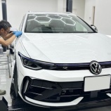 『Golf8.5R Variant アルミモール専用プロテクションフィルム施工を行わせていただきました!』の画像