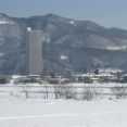 イギリス「お前らの国のネタ建築は何？」日本「山形のタワマンだ」