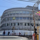 『香里園駅ちかくにある『旧JAビル』の解体工事がついにはじまった！工事期間は7月末まで』の画像