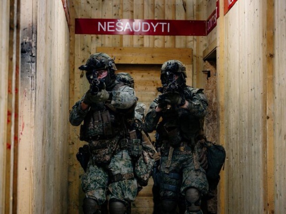 オランダ陸軍、リトアニアの近接戦闘施設で集中的なCQB訓練を実施！