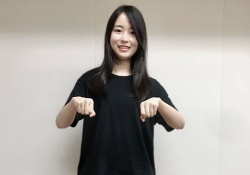 【乃木坂46】笑顔が可愛いｗ 佐々木琴子、”あれ”を彷彿とさせるポーズｗｗｗ