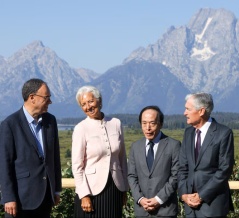 ジャクソンホールの雇用観と高官の反乱