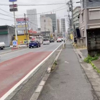 【動画】「自転車を追い越す場合に1m以上間隔を取れない道路」、どんな状況になるのか警察が実践してしまう・・・