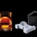 『自宅でバー気分を味わえる「大人の透明まる氷 1個タイプ」』の画像