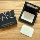 『NARSのパウダー、買いました！〜デパコスカウンターで白かベージュか人生最大級に悩んだ話〜』の画像