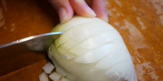 【嫁の料理】手軽に具材を鍋の素で煮込んだり、最もリーズナブルな豚肉を玉ねぎと炒めるだけなんだが…