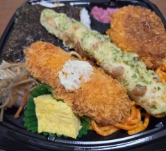 きょうの昼メシ　ミニストップのおかずいろいろ海苔弁当♪