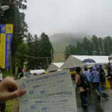 『ちなみに大雨だった2016年の収穫祭の様子～～で人も少なくとにかく終日降り続いた雨をしのぐのが 大変で気温も低く私達が行ったことのある収穫祭の中でも一番人が少ない状態でした～～』の画像