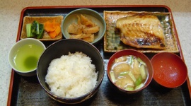 外国人「日本の朝食が豪華すぎる!マジで毎日こんな物食ってんの?」