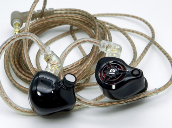 「KBEAR BANG-K (BK1)」10mm複合振動板1DD構成。ゲーミング用途を中心に使いやすく没入感のあるサウンドを楽しめる2千円級低価格イヤホン 【レビュー】