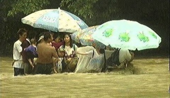 20年前の玄倉川DQNの川流れと同じ日、同じ人数18人が川に取り残される