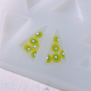 その案にはのれない…溜まるから。と、キウイのシュワシュワチャームつくりました。