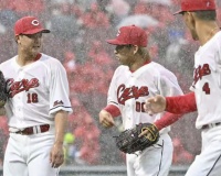 広島vsDeNA、マジで試合終了が24時を超えそう