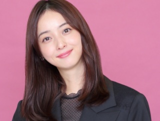 佐々木希38歳、小学生時代の写真を公開してしまう...