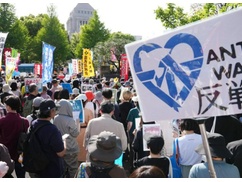 【比較画像】国会前デモ主催者「３万６千人！」⇒ マスコミ「本物の３万人超えをお見せしましょう」