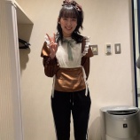『[ノイミー] 指原莉乃「（なつみん）そういえばすごい変な格好で挨拶来てくれた時の写真出てきました。」』の画像