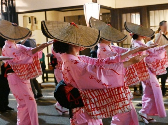 八尾の前夜祭が富山駅前へ！ 『オーバード・ホール』で『越中八尾おわら風の盆 前夜祭 -劇場版-』開催。8月27日。チケット一般発売7月12日～。