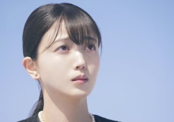【朗報】久保史緒里が出演した映画、爆発的ヒットを記録