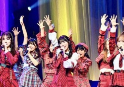 秋元康、AKB48のコンサートで号泣【画像あり】