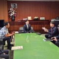 トキエア新体制を大臣に紹介する。