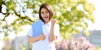 22歳の女の子の国家試験（医療系）合格と就職祝いには何がいいか教えてほしい。