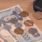 年金だけで生活して、雀の涙