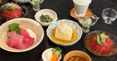 まぐろの山かけ丼と丸ごとトマトジュレの夜ごはん＆らく