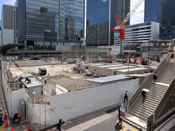本日着工予定！地上24階、高さ126m「田町駅西口駅前地区開発事業」建設地の既存ビル「森永プラザビル」の解体状況（2025.9.21）