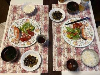 夕食はシャケ　クイーンの4　今日は午後活しのぎ安かった　松山東高グランド　フジさや店　南吉田公園