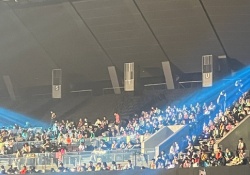 日向坂46の会場、スカスカで逆に快適だと話題に(画像あり)