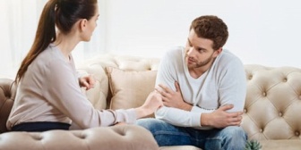 【なぜ約束守れない？】私がメールするから連絡しないでと約束したのに…守らない。何度も別れ話をしてるけど諦めない。もう次こそは説得しないと。
