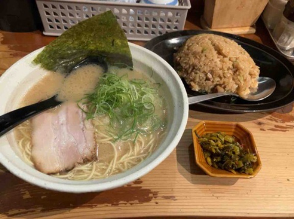 九州来たんだからラーメンでしょ　らららラーメン