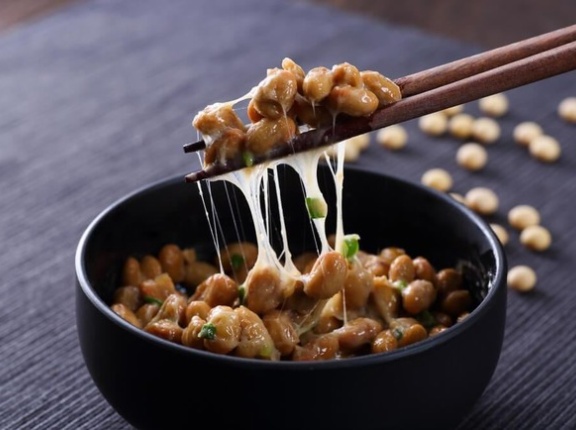 タイ「世界が仰天しそうなお前らの国の食べ物は？」日本「おそらく納豆」