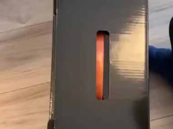 細長い箱があったので開けてみた。ぴったりフィット♪ → 中身はこちらです…