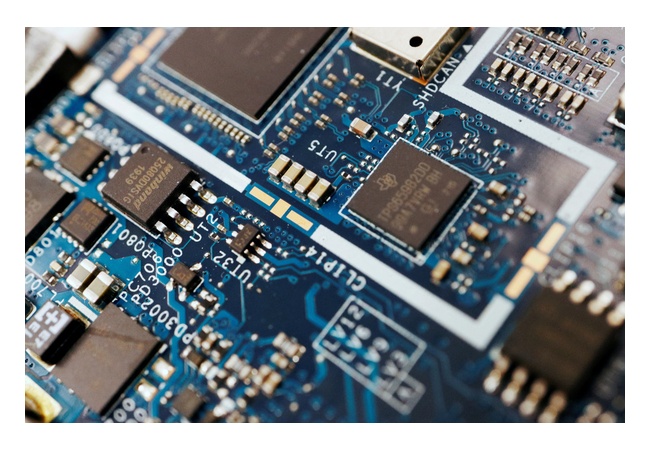 【悲報】「半導体に100％の関税」、トランプ氏表明