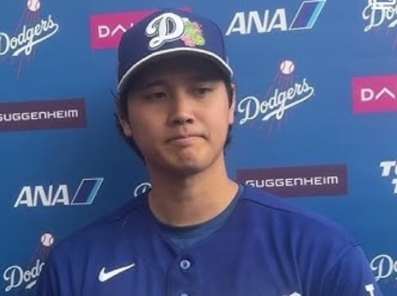【朗報動画】大谷翔平選手の惜しい中飛で、御ため息をつかれる愛子様と、終始楽しそうな栗山終身名誉侍ジャパン監督