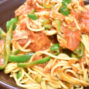 しっかり炒めて♪豚肉とピーマンのトマトパスタ