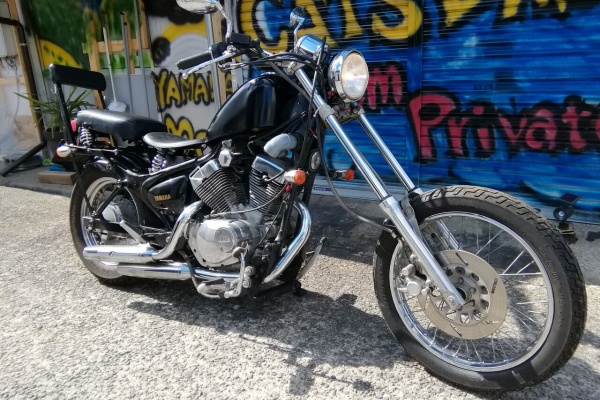 猫のラーメン屋さん、今は焼き芋屋さん、山田三毛猫 - 猫のバイクいじり