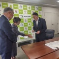 物価高騰から市民の暮らしと営業を守る緊急要求署名提出