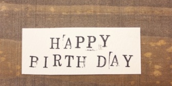 奥さんに誕生日何買っていいのかさっぱり分からん。前に指輪とか花束とか喜ぶタイプじゃないからねって牽制もされた事あるし困ったんだが…