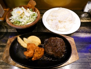 Sports Restaurant & Bar Klass　〜　牛タンハンバーグ