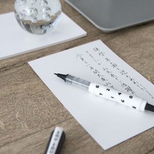 徹底比較 ダイソーとセリアの 無地扇子 対決 点と線でつくる 手書きアートと雑貨のアイデア帖